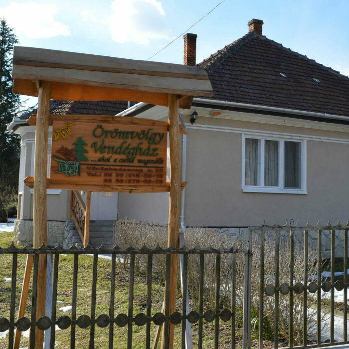 Örömvölgy vendégház bózsva - bejárat